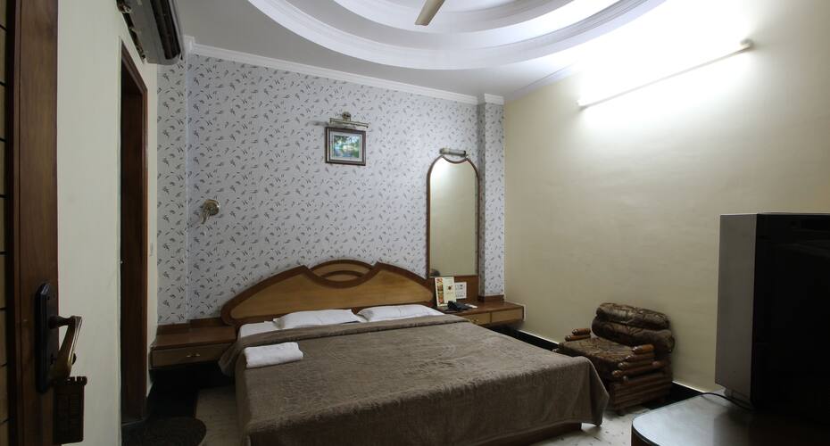 TG Rooms Karol Bagh 14A/25, New Delhi 1